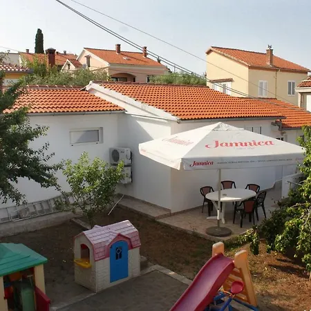 Preko 8232f Apartment *